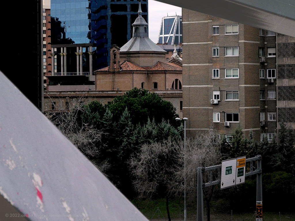 contrasting textures and materials in the north of Madrid